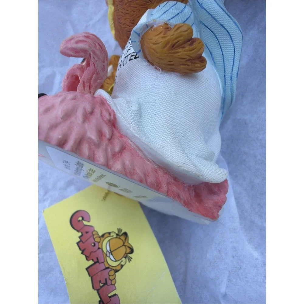 PAWS Garfield Figurine 